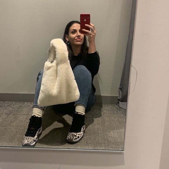 Faux fur Tote - Picture 3 of 6